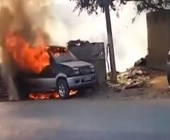 अचानक धू-धू कर जलने लगी गाड़ियां, आखिर किसने लगाई आग ? | Ghaziabad | ABP Ganga 