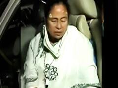 Nandigram के प्रचार में घायल ममता, बाएं पैर में लगी चोट | फटाफट खबरें 