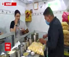 केंद्रीय मंत्री Smriti Irani को भाए बनारसी गोलगप्पे, लोगों ने ली सेल्फी। Varanasi 