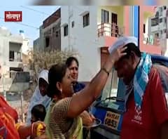 LPG Cylinder Price Hike | सिलेंडर डिलेव्हरी बॉयचा महिलांकडून सत्कार; सोलापुरातील व्हिडीओ व्हायरल