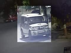 Mukesh Ambani के घर के करीब मिली विस्फोटक से भरी गाड़ी के मालिक की मौत, उठ रहे हैं सवाल