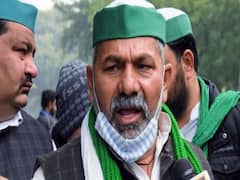 देखिए क्यों बीच रैली में सवाल पूछ रही छात्रा से Rakesh Tikait ने ले लिया माइक? | Farmers Protest