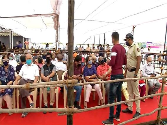 abp News की खबर का असर: Mumbai के वैक्सीनेशन सेंटर पर बदली सूरत