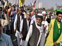 Delhi: किसानों का भारत बंद, गाजीपुर बॉर्डर पर नाच-गाने के साथ प्रदर्शन। गाजियाबाद हाईवे किया गया बंद