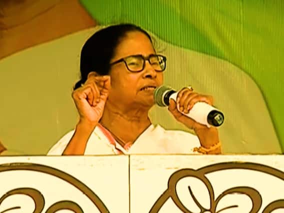 Mamata Banerjee अगले 48 घंटे डॉक्टर की निगरानी में रहेंगी, कंधे, बाजू और गर्दन में आई चोट