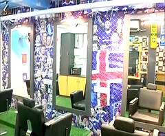 Football Salon Kolhapur | कोल्हापुरात फुटबॉल थिमचं सलून, केस कापताना अनुभवा फुटबॉल फीव्हर!
