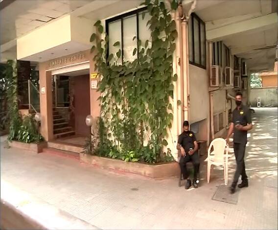 Income Tax Raid | तापसी पन्नू, अनुराग कश्यपच्या घरी आयकर विभागाची झाडाझडती, काय आहे प्रकरण?