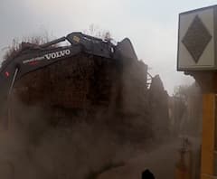 Special Report|किरकोळ कारणासाठी शिवकालीन ठेवा जमीनदोस्त; प्रतापराव गुजर यांच्या वाड्याचा बुरुज पाडला