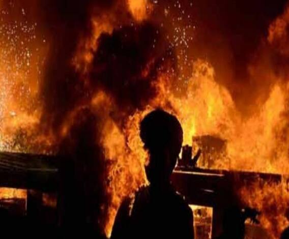 यूपी के कई शहरों में भीषण आग, लाखों का सामान पलभर में हुआ खाक। 