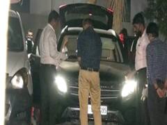 वाजे ही Innova कार चला रहे थे - सूत्र | फटाफट खबरें 