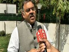 UP में बुर्का विवाद पर BJP नेता तरुण चुघ बोले-'देश में बेटियां पूरी तरह स्वतंत्र'