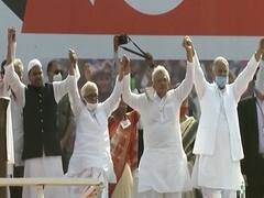 कोरोना को लेकर प्रतिबंध सिर्फ जनता के लिए, नेताओं की रैली पर क्यों नहीं? | इंडिया चाहता है