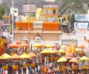 Corona ने फीकी कर दी Kumbh की रौनक, दहशत में लोग, फिर लापरवाही क्यो? | Mudde Ki Baat