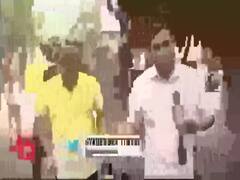 WB Elections: कोलकाता की गलियों में Manoj Tiwari ने रिक्शाचालक को बिठाकर खींचा हाथ वाला रिक्शा