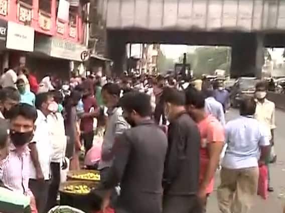 ये तस्वीरें देश की चिंता बढ़ा रही हैं, तेजी से पैर पसार रहा कोरोना, नहीं रुक रही लापरवाही