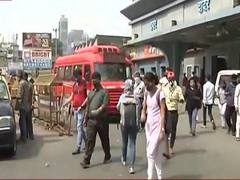 Reality Check: क्या Mumbai के रेलवे स्टेशनों पर हो रहा Corona नियमों का पालन