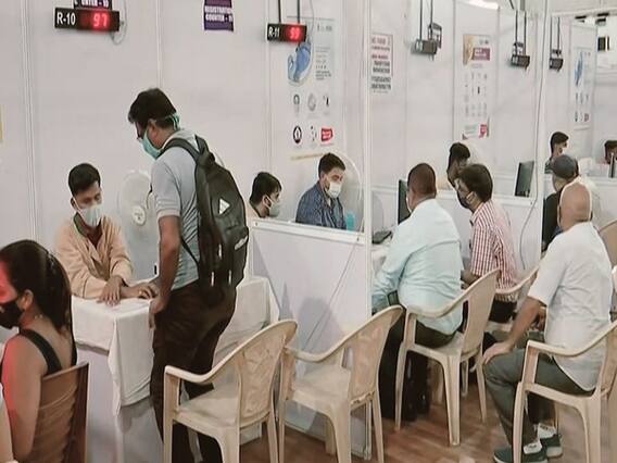 क्या देश में वैक्सीन बननी बंद हो गई है? अचानक से क्यों हो गई वैक्सीन की कमी? | Masterstroke