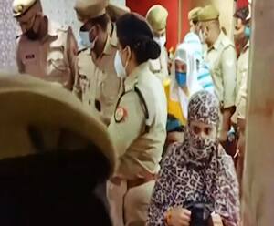 Noida के पॉश इलाके के मॉल पर जब पुलिस ने छापा मारा, तो खुला 2 साल से दफन राज 