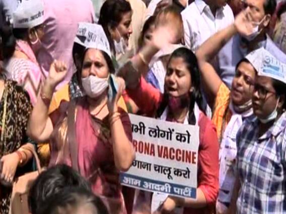 Delhi: कोरोना Vaccine के निर्यात को रोकने के लिए AAP ने किया प्रदर्शन