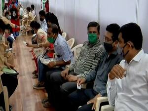 कोरोना के Vaccination को लेकर केंद्र और राज्यों के बीच राजनीति तेज | मास्टर स्ट्रोक