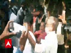 वोट डालने के बाद अचानक बाइक से उतरे Suvendu Adhikari, उसके बाद जो हुआ देखना चाहिए