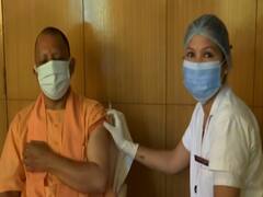 CM Yogi ने लगवाई कोरोना वैक्सीन की पहली डोज, वैज्ञानिकों का जताया आभार