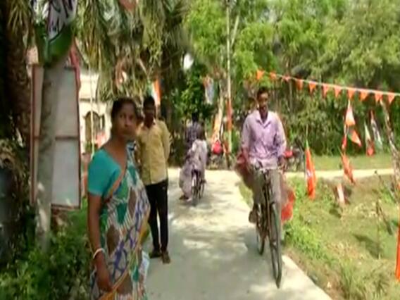 Nandigram में लगे हैं कुछ इस तरह के पोस्टर, साइकिलों पर निकले वोटर