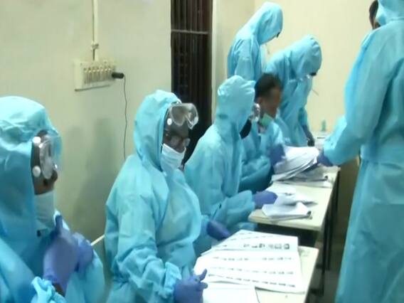 Corona से बचने के लिए इस Polling Booth पर तैयारियां देखी क्या आपने? 