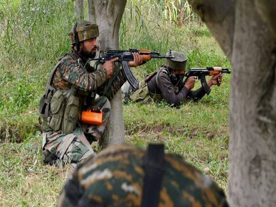 Jammu Kashmir: श्रीनगर के जकूरा में सुरक्षाबलों ने आतंकियों को घेरा