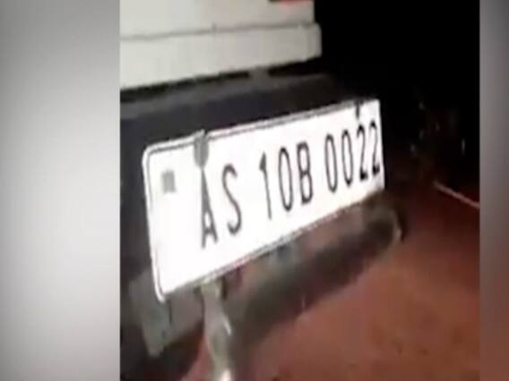 प्राइवेट गाड़ी में EVM मिलने से हंगामा, Priyanka Gandhi ने उठाए सवाल