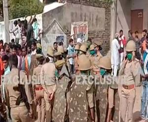 Agra में होटल संचालक की मौत के बाद हंगामा, स्थानीय लोगों ने पुलिस के खिलाफ की नारेबाजी
