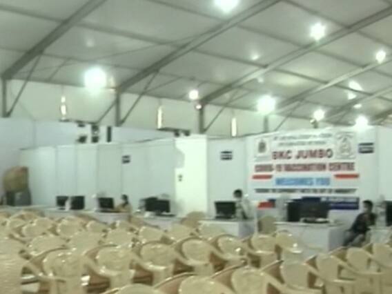 Mumbai: गोरेगांव में Vaccine के लिए भीड़ । बीकेसी में खत्म हुई वैक्सीन । BEST कर्मचारी भी परेशान