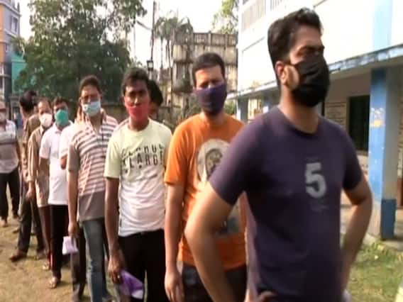 West Bengal Election 2021: Diamond Harbour में मतदाताओं की लंबी कतार, लोगों में उत्साह